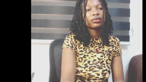 Snapshot of cumebony_petit chatting on 05/08/26, 06:41 cumebony_petit online show from 05/08/26, 06:41