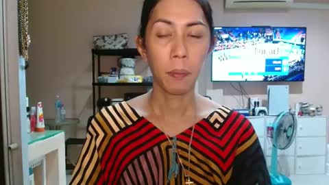 Snapshot of cummleahcumm chatting on 10/06/25, 11:40 Leah Vergara online show from 10/06/25, 11:40