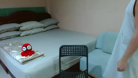 Snapshot of cummleahcumm chatting on 10/09/25, 12:19 Leah Vergara online show from 10/09/25, 12:19