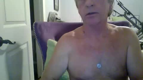 Snapshot of cumngetit910 chatting on 12/04/25, 11:57 cumngetit910 online show from 12/04/25, 11:57