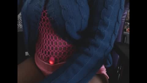 Snapshot of cumplzqueen chatting on 01/12/26, 03:50 Nia Reese online show from 01/12/26, 03:50