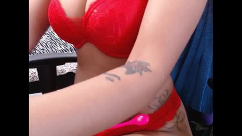 Snapshot of cumplzqueen chatting on 01/16/26, 07:07 Nia Reese online show from 01/16/26, 07:07