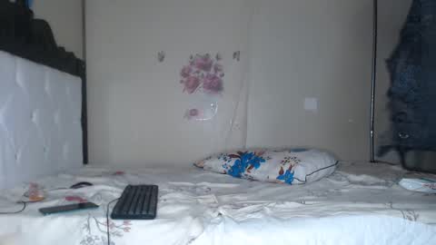 Snapshot of cumslayer19 chatting on 09/08/25, 04:39 Shiiro online show from 09/08/25, 04:39