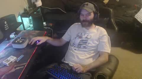 Snapshot of cumslinger2003 chatting on 01/15/25, 05:29 cumslinger2003 online show from 01/15/25, 05:29