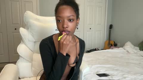 Anna online show from 10/25/25, 05:19