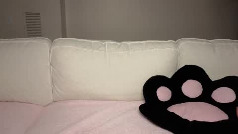 Anna online show from 10/31/25, 12:33