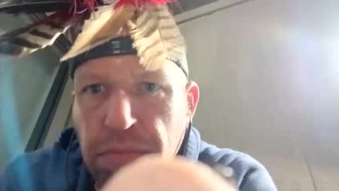 Feathers online show from 12/01/25, 07:35