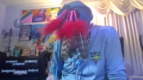 Feathers online show from 12/22/25, 08:00