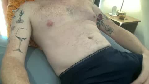 Snapshot of curiousmax18 chatting on 11/17/25, 04:46 Maxx online show from 11/17/25, 04:46