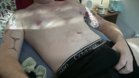 Snapshot of curiousmax18 chatting on 12/16/25, 05:40 Maxx online show from 12/16/25, 05:40