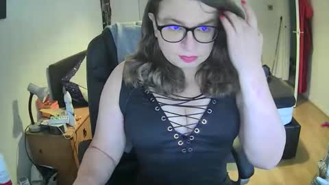 Snapshot of curleyshirley chatting on 09/14/25, 02:27 Shirley online show from 09/14/25, 02:27