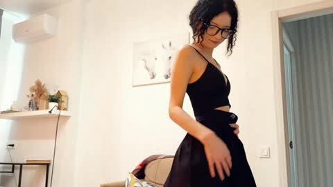 Kira online show from 04/22/26, 12:39