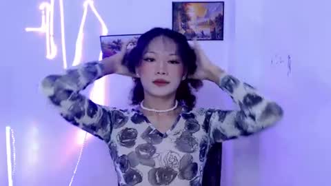 Snapshot of curly_19girl chatting on 07/24/26, 04:27 LIN online show from 07/24/26, 04:27