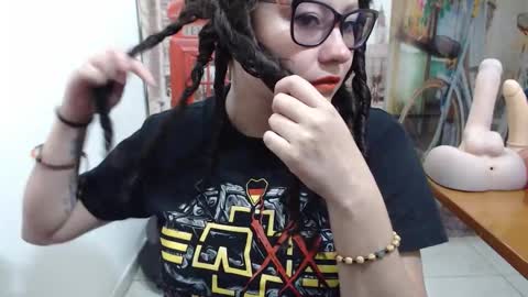 Snapshot of curly_greeneyed chatting on 10/24/25, 06:48 Vannesa online show from 10/24/25, 06:48