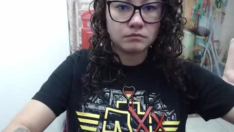 Snapshot of curly_greeneyed chatting on 11/14/25, 08:29 Vannesa online show from 11/14/25, 08:29