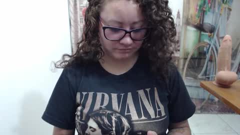 Snapshot of curly_greeneyed chatting on 11/22/25, 08:19 Vannesa online show from 11/22/25, 08:19