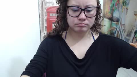 Snapshot of curly_greeneyed chatting on 11/24/25, 06:29 Vannesa online show from 11/24/25, 06:29