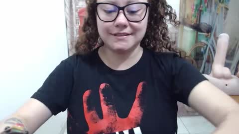 Snapshot of curly_greeneyed chatting on 12/17/25, 08:48 Vannesa online show from 12/17/25, 08:48