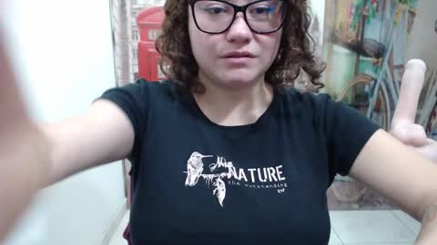 Snapshot of curly_greeneyed chatting on 01/08/26, 08:00 Vannesa online show from 01/08/26, 08:00