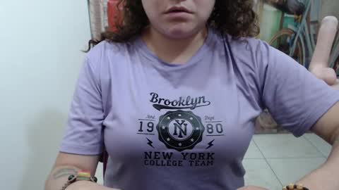 Snapshot of curly_greeneyed chatting on 01/14/26, 08:03 Vannesa online show from 01/14/26, 08:03