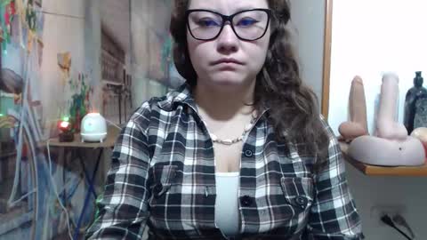 Snapshot of curly_greeneyed chatting on 02/02/26, 07:23 Vannesa online show from 02/02/26, 07:23