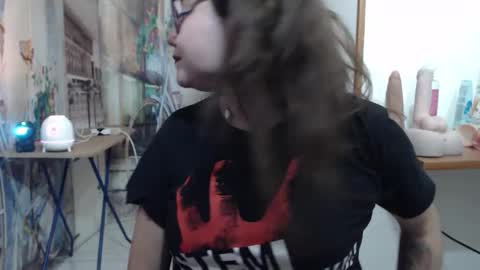 Snapshot of curly_greeneyed chatting on 02/13/26, 07:10 Vannesa online show from 02/13/26, 07:10