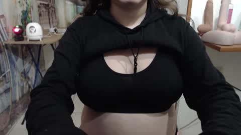 Snapshot of curly_greeneyed chatting on 02/16/26, 09:55 Vannesa online show from 02/16/26, 09:55