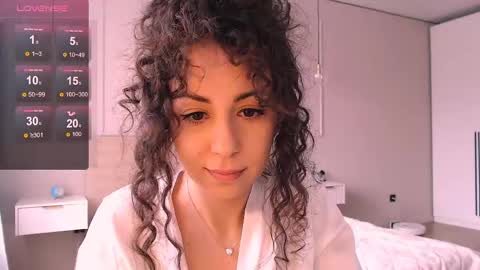 curly_jade_ online show from 04/24/26, 11:12
