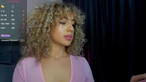 Snapshot of curlyanto chatting on 12/04/24, 01:03 Antonia online show from 12/04/24, 01:03