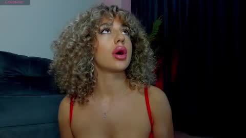 Snapshot of curlyanto chatting on 12/23/24, 02:13 Antonia online show from 12/23/24, 02:13