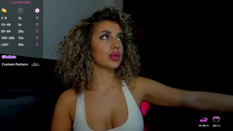 Snapshot of curlyanto chatting on 12/29/24, 03:54 Antonia online show from 12/29/24, 03:54