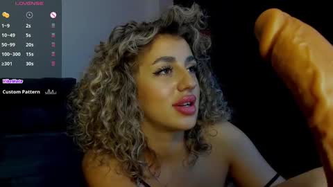 Snapshot of curlyanto chatting on 12/30/24, 01:58 Antonia online show from 12/30/24, 01:58