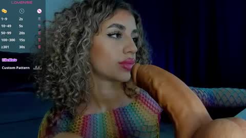 Snapshot of curlyanto chatting on 02/05/25, 01:04 Antonia online show from 02/05/25, 01:04