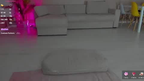 Snapshot of curlyanto chatting on 10/18/25, 09:59 Antonia online show from 10/18/25, 09:59