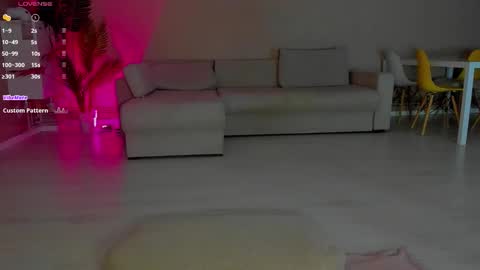 Snapshot of curlyanto chatting on 11/17/25, 06:41 Antonia online show from 11/17/25, 06:41