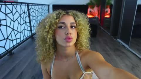 Snapshot of curlyanto chatting on 06/08/26, 08:37 Antonia online show from 06/08/26, 08:37