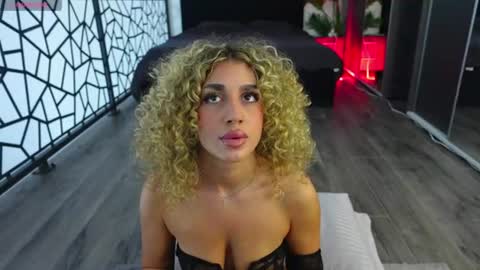 Antonia online show from 06/17/26, 10:39