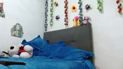 Snapshot of curlybutterfly chatting on 10/31/25, 10:44 curlybutterfly online show from 10/31/25, 10:44