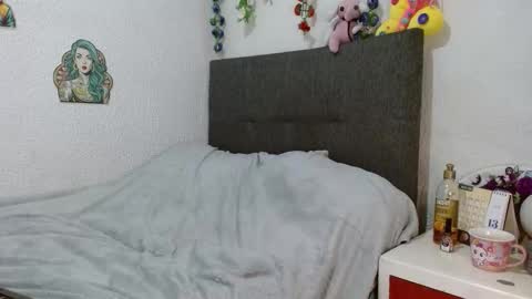 Snapshot of curlybutterfly chatting on 11/14/25, 12:31 curlybutterfly online show from 11/14/25, 12:31