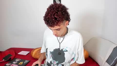 Snapshot of curlyytwink chatting on 10/09/25, 12:41 Noah online show from 10/09/25, 12:41