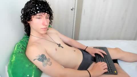 Snapshot of curlyytwink chatting on 05/15/26, 02:57 Noah online show from 05/15/26, 02:57
