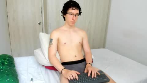 Snapshot of curlyytwink chatting on 06/05/26, 04:56 Noah online show from 06/05/26, 04:56