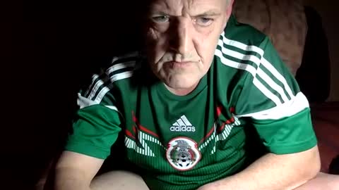 curvelover1977 online show from 11/18/25, 08:46