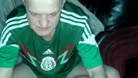 Snapshot of curvelover1977 chatting on 02/20/26, 10:21 curvelover1977 online show from 02/20/26, 10:21