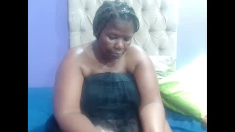 Snapshot of curveychubbyzoe chatting on 12/15/25, 09:24 curveychubbyzoe online show from 12/15/25, 09:24