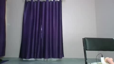 Essie online show from 02/10/25, 09:14