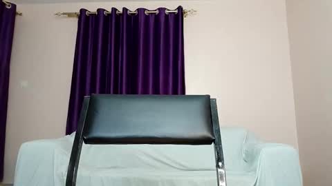 Essie online show from 09/09/25, 05:56