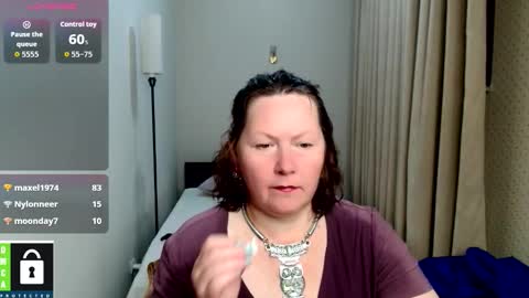 Snapshot of curvy_girlz chatting on 09/13/25, 06:40 curvy_girlz online show from 09/13/25, 06:40