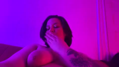 Snapshot of curvyflora chatting on 02/23/25, 05:01 CurvyFlora online show from 02/23/25, 05:01