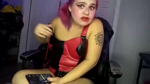 Snapshot of curvylucifinaxxx chatting on 12/04/24, 05:49 Lucifina ganja kittens online show from 12/04/24, 05:49